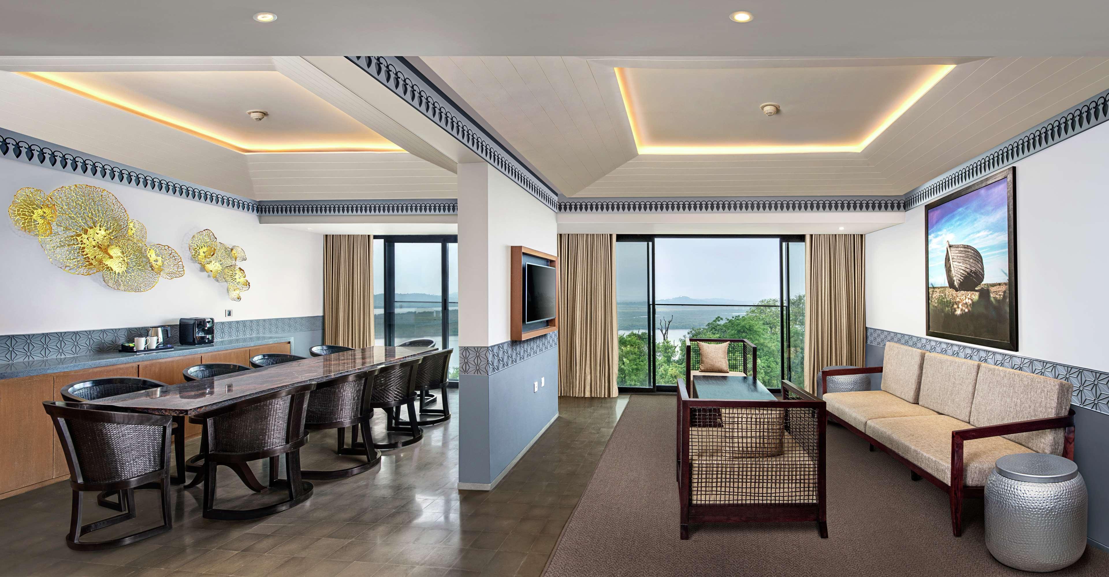 Doubletree By Hilton Goa - Panaji Hotell Eksteriør bilde