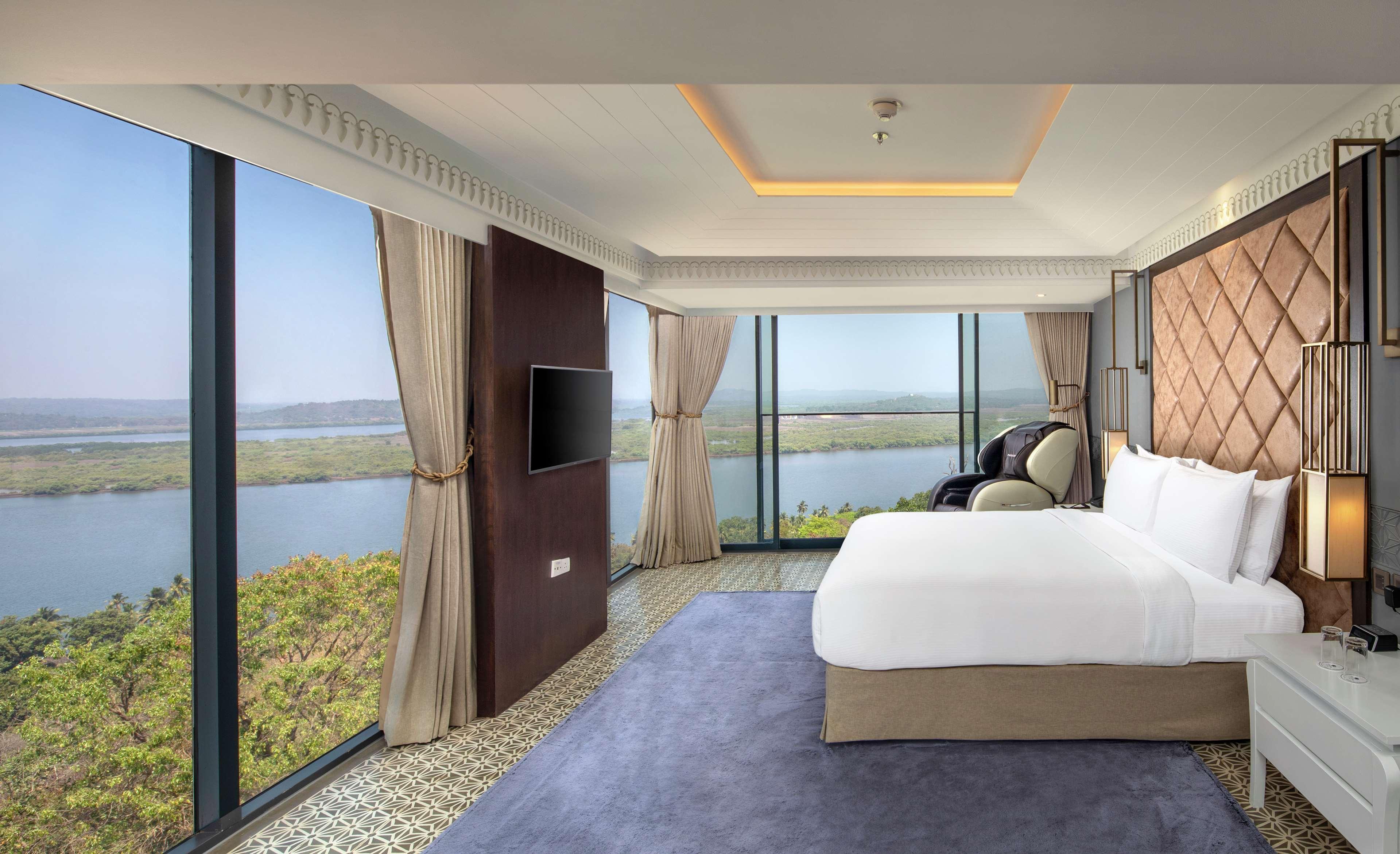 Doubletree By Hilton Goa - Panaji Hotell Eksteriør bilde