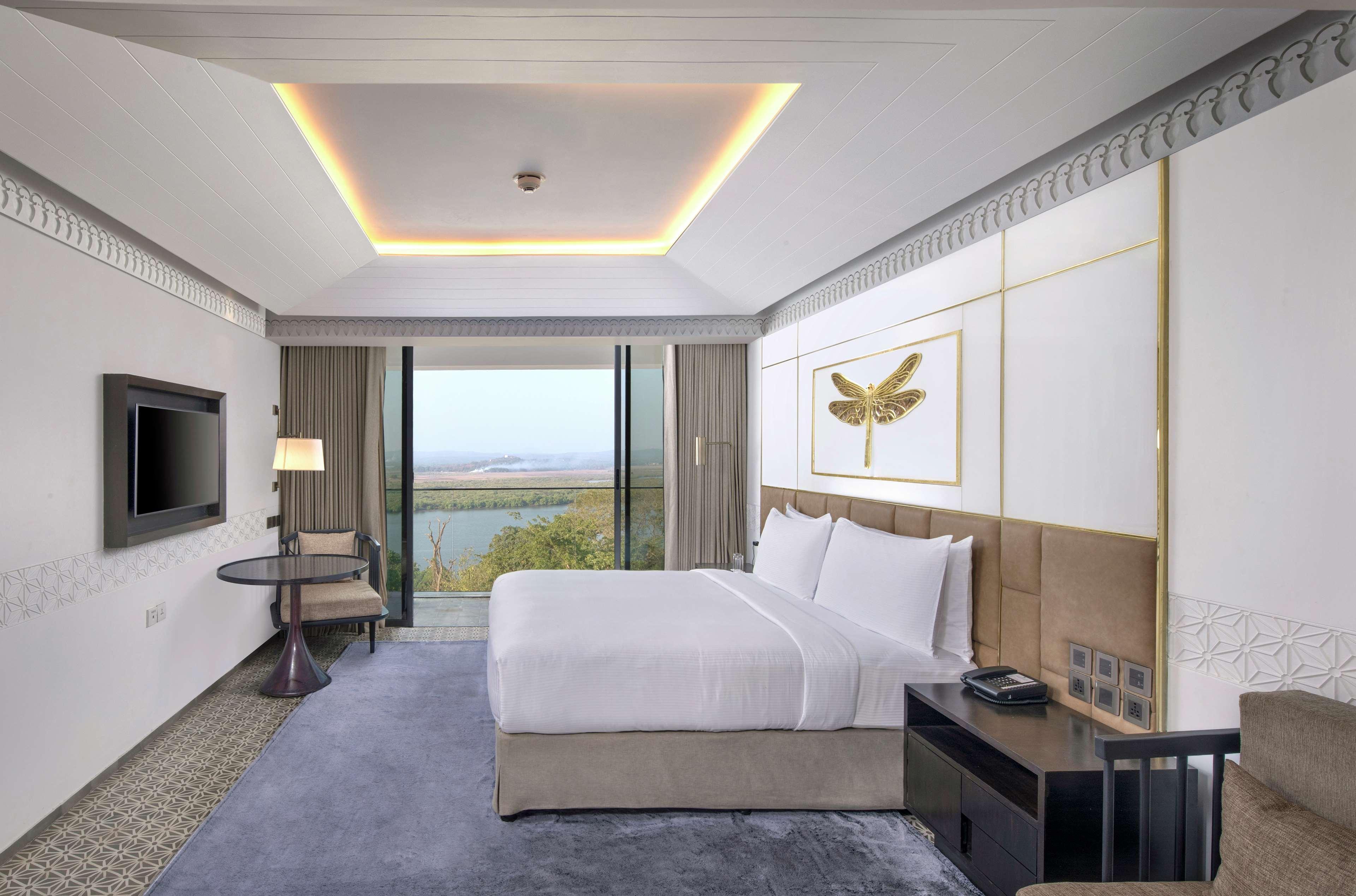 Doubletree By Hilton Goa - Panaji Hotell Eksteriør bilde