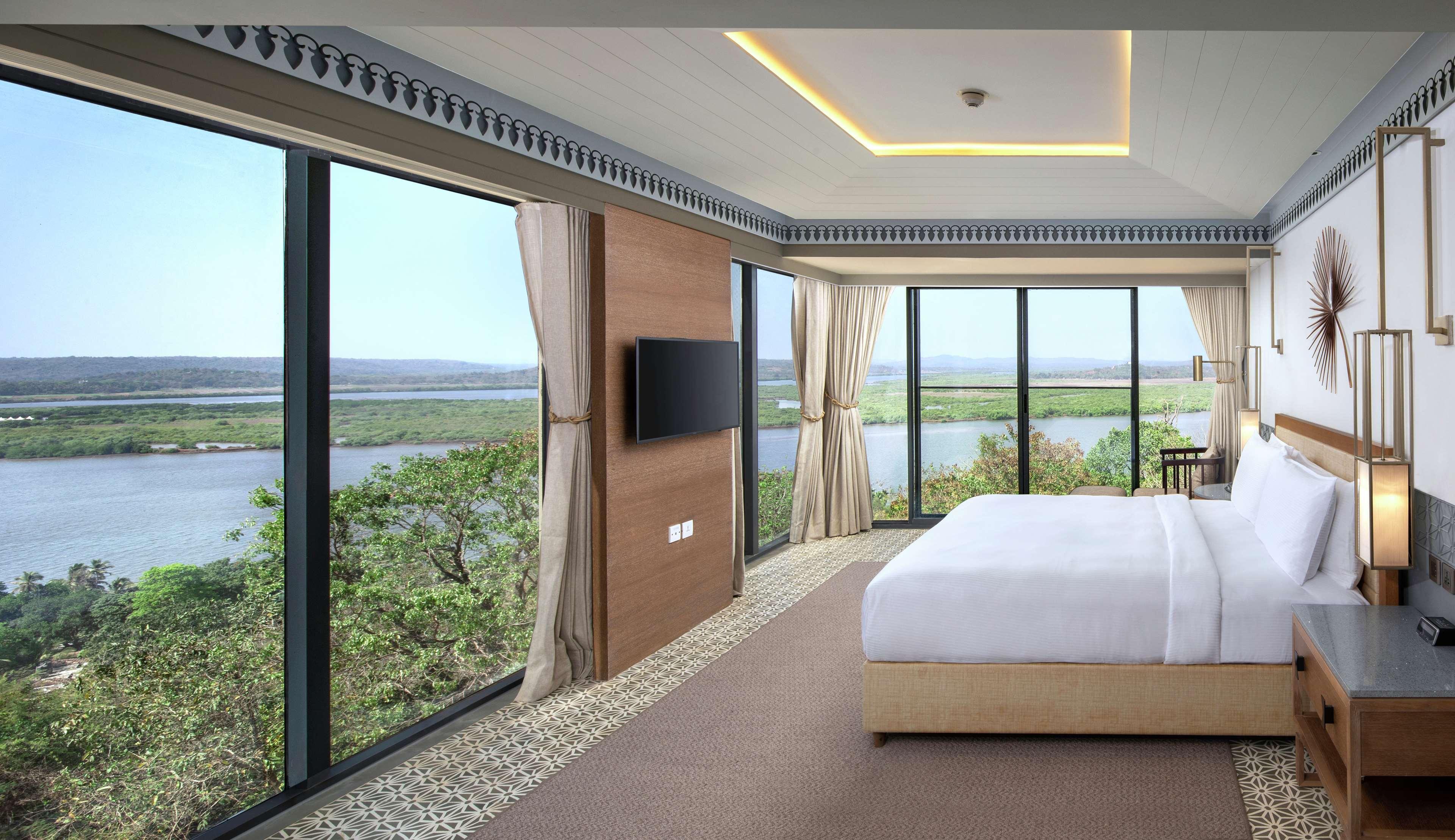 Doubletree By Hilton Goa - Panaji Hotell Eksteriør bilde