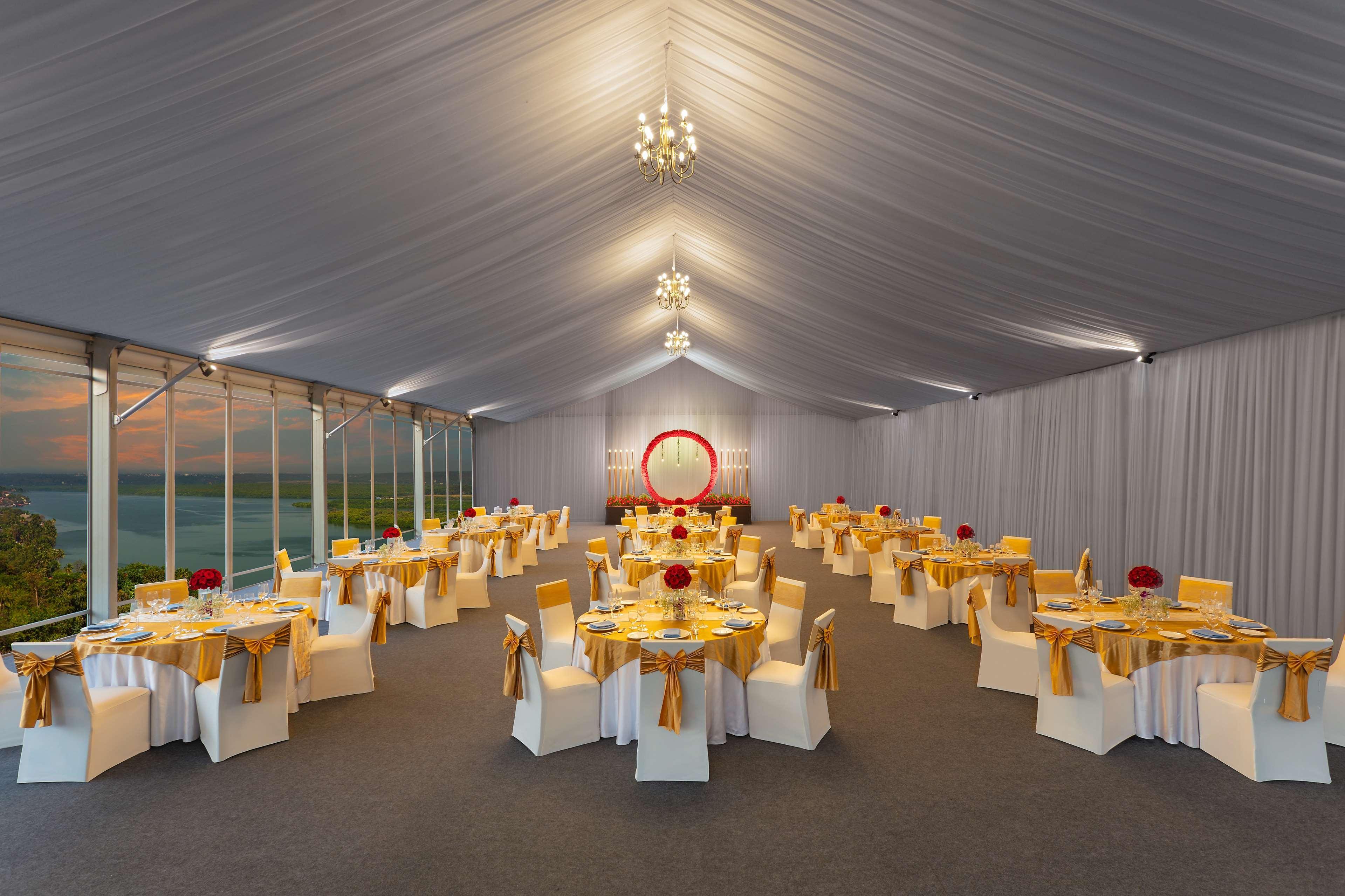Doubletree By Hilton Goa - Panaji Hotell Eksteriør bilde
