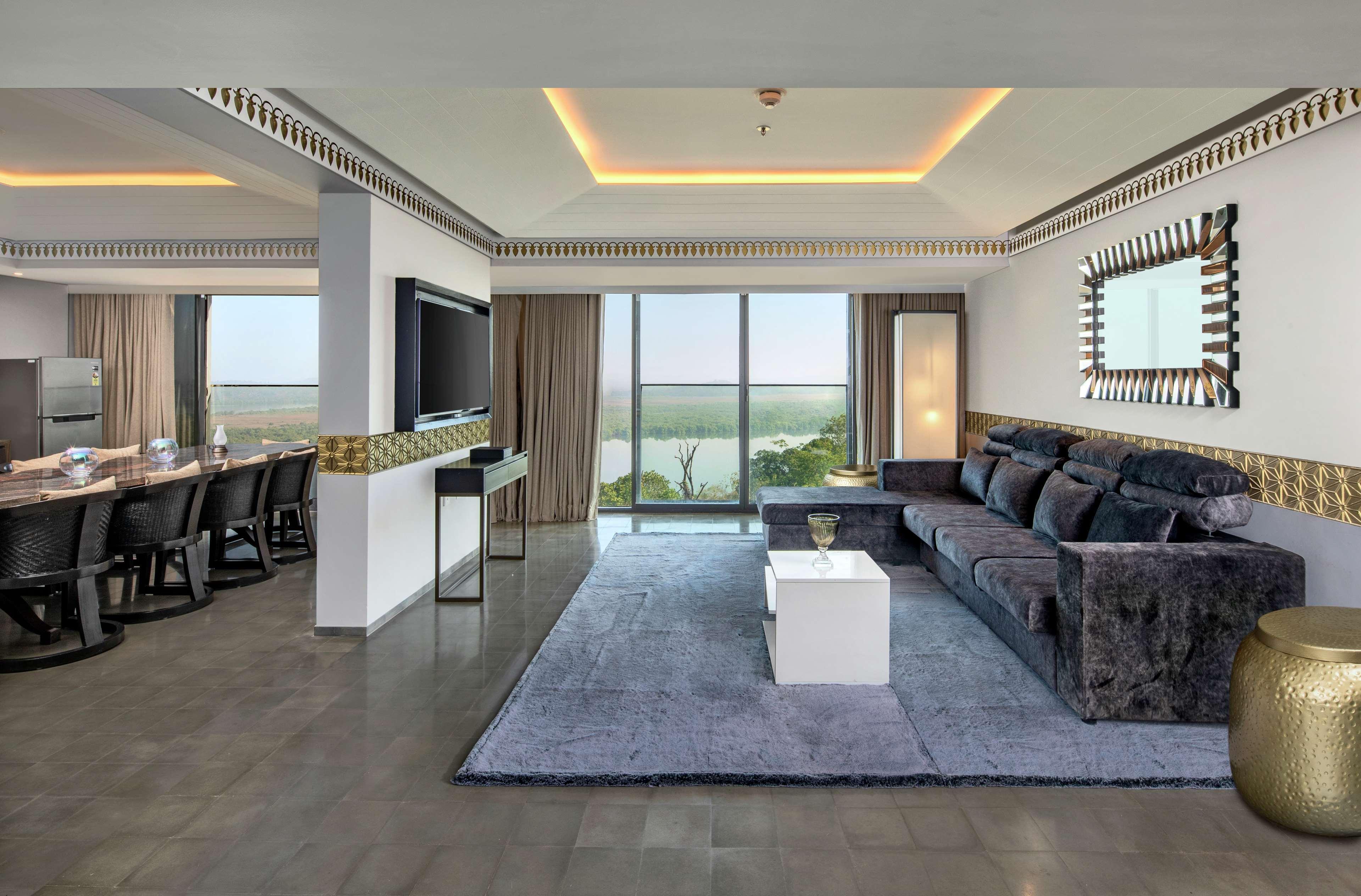 Doubletree By Hilton Goa - Panaji Hotell Eksteriør bilde