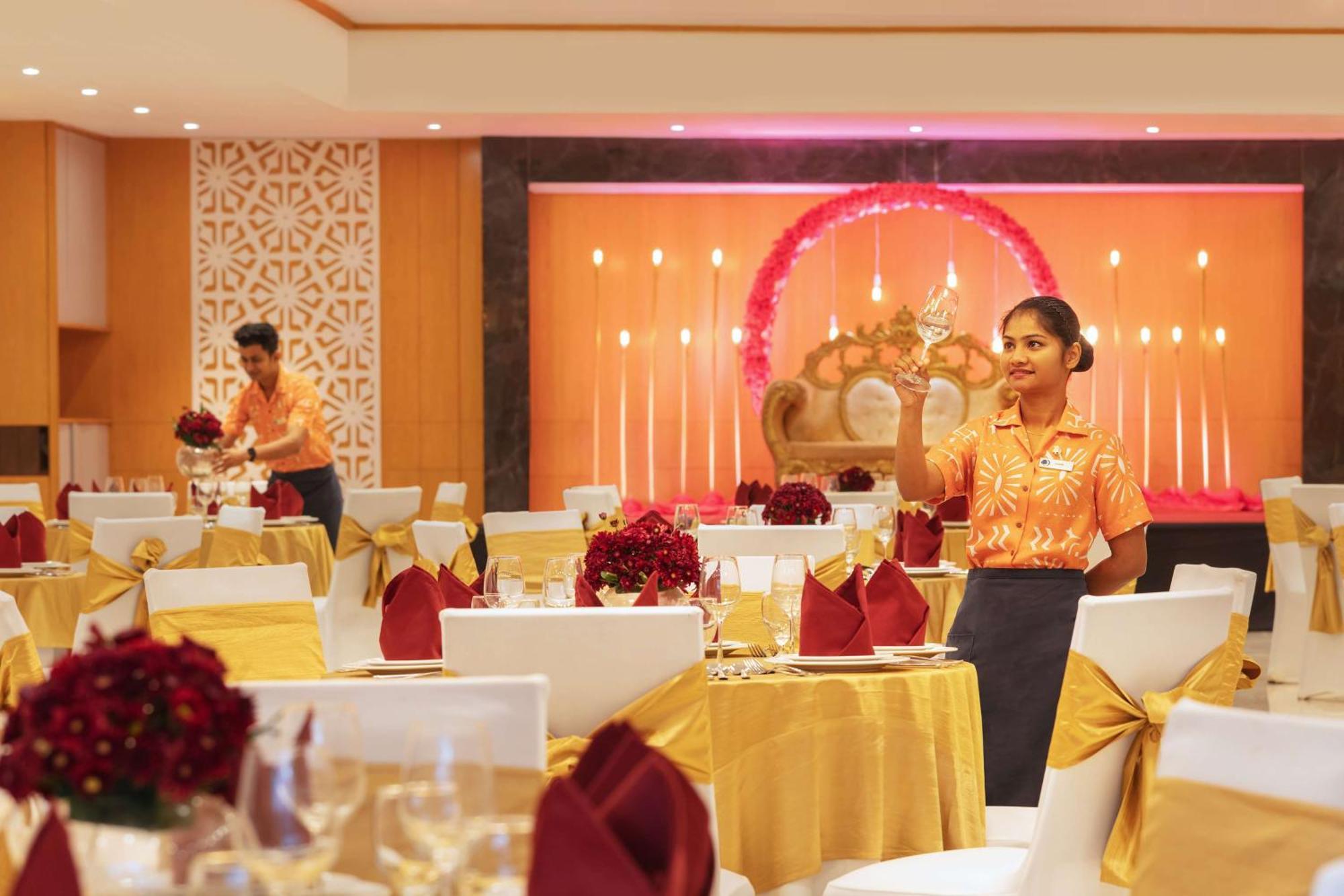 Doubletree By Hilton Goa - Panaji Hotell Eksteriør bilde