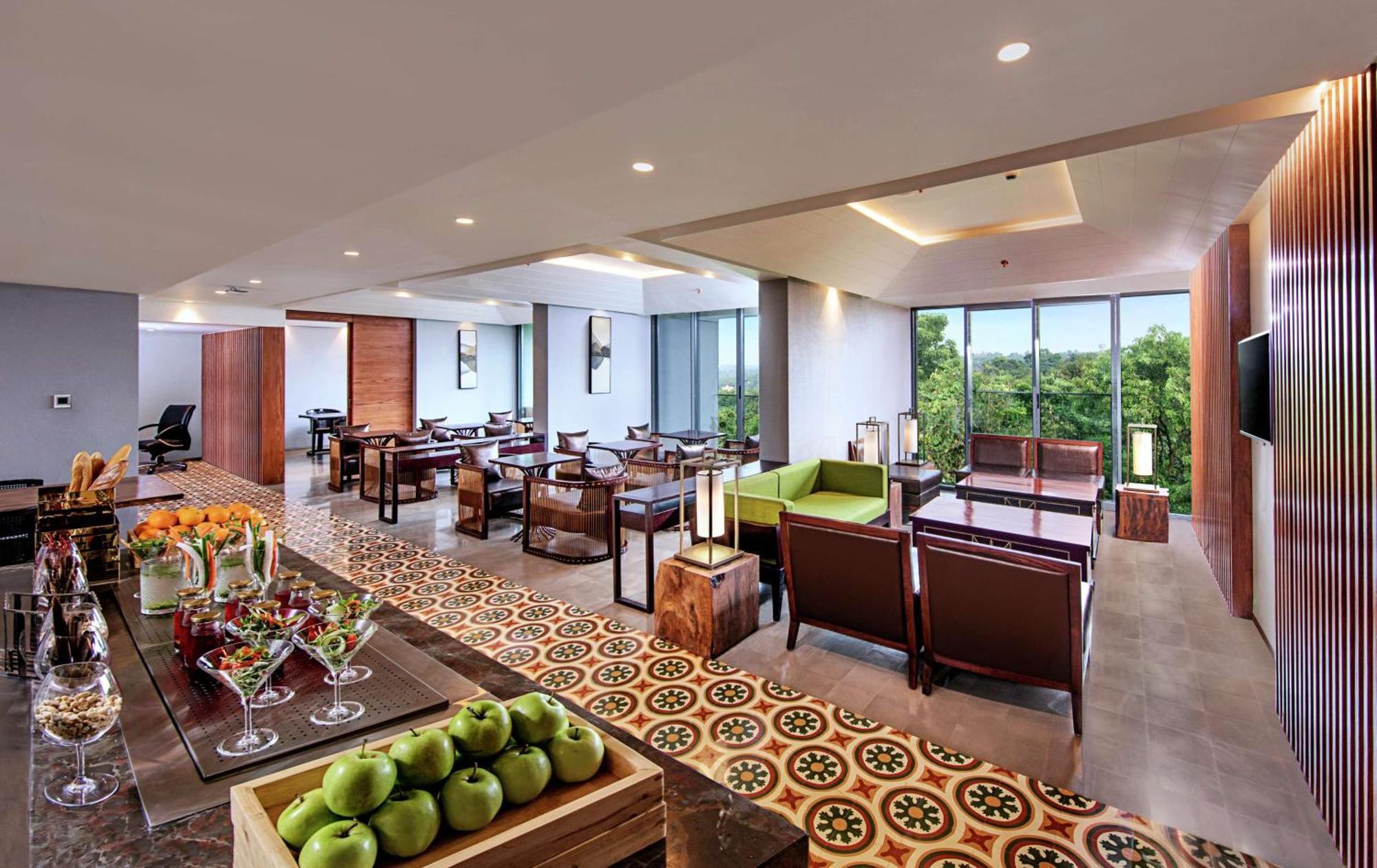Doubletree By Hilton Goa - Panaji Hotell Eksteriør bilde
