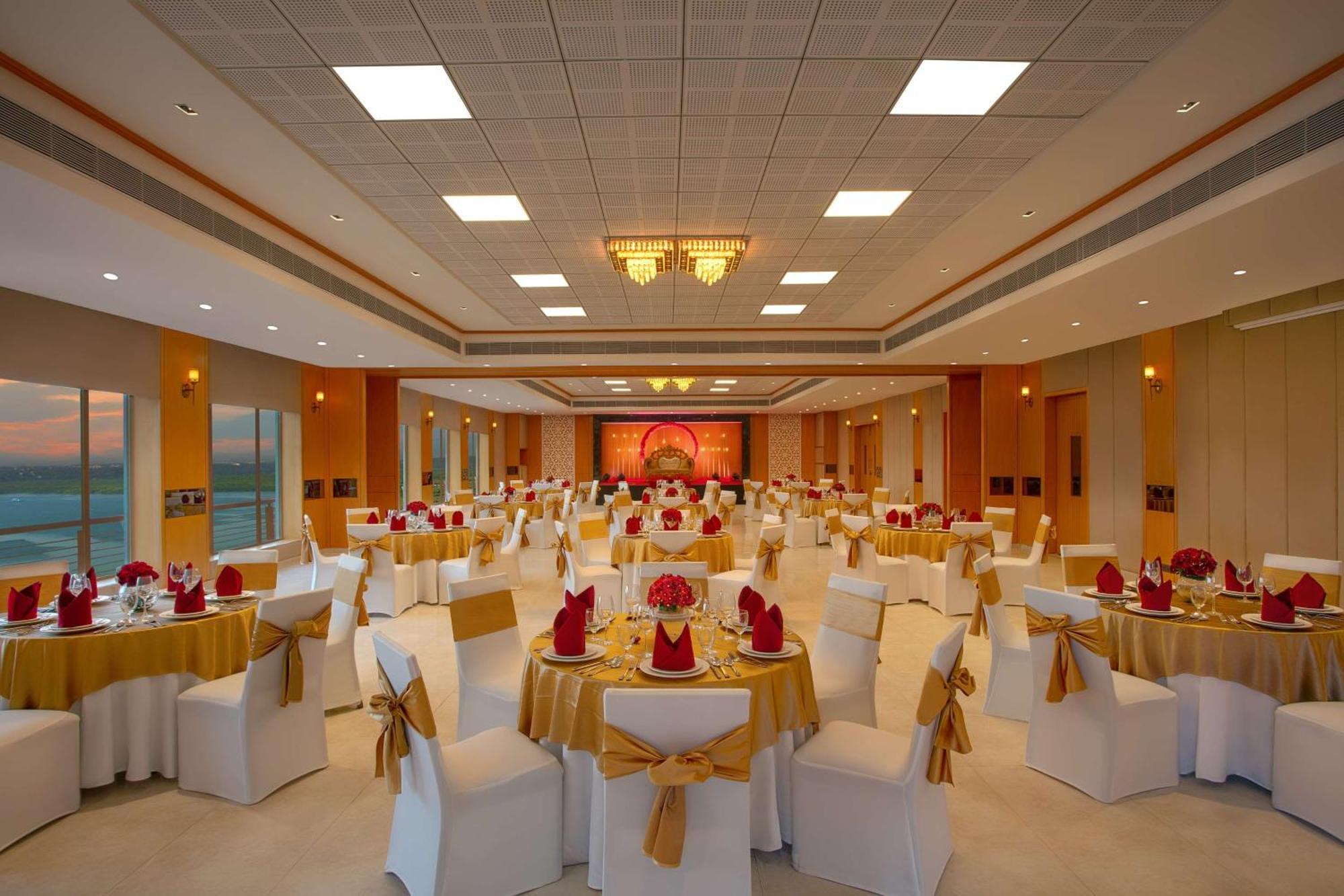 Doubletree By Hilton Goa - Panaji Hotell Eksteriør bilde