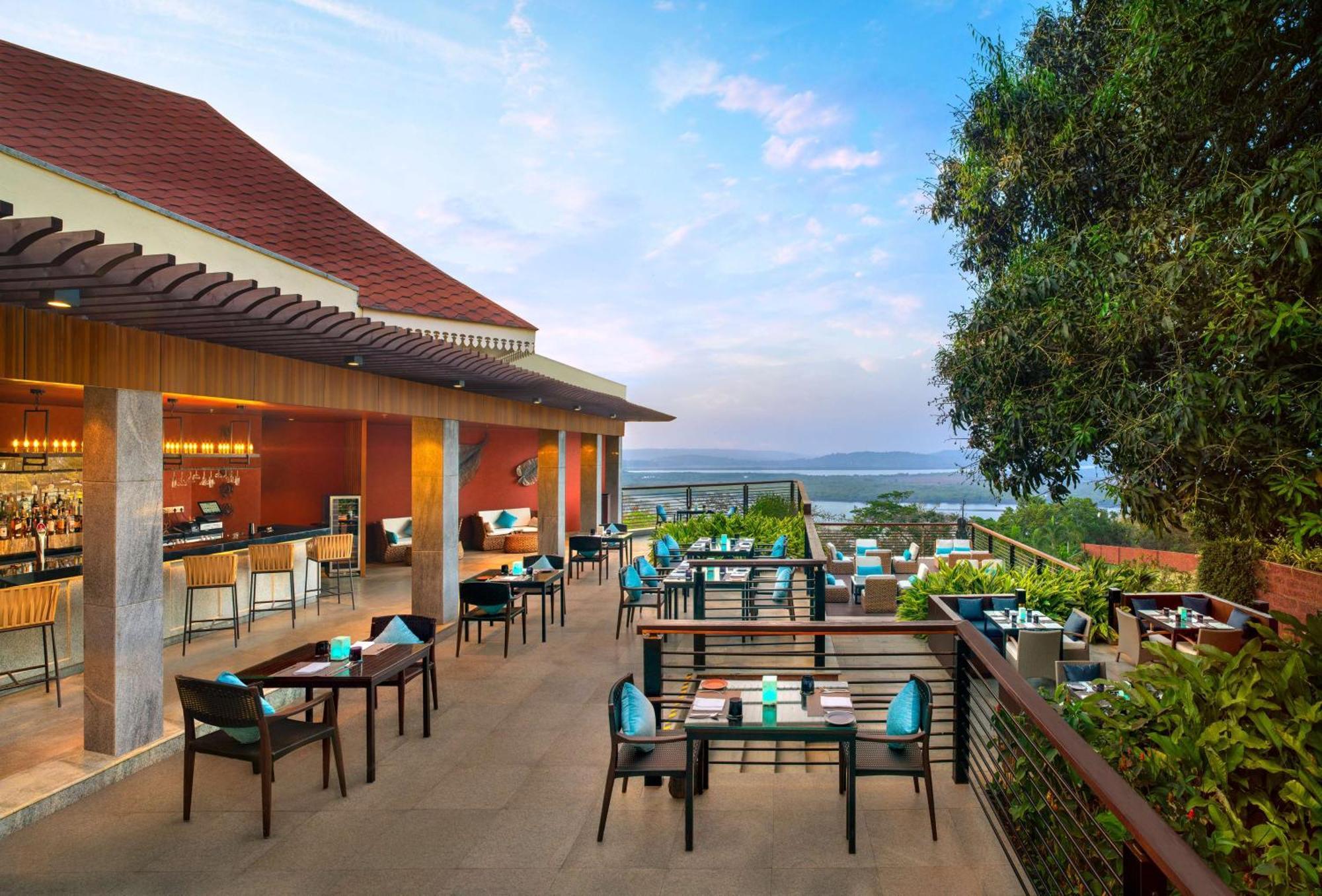 Doubletree By Hilton Goa - Panaji Hotell Eksteriør bilde