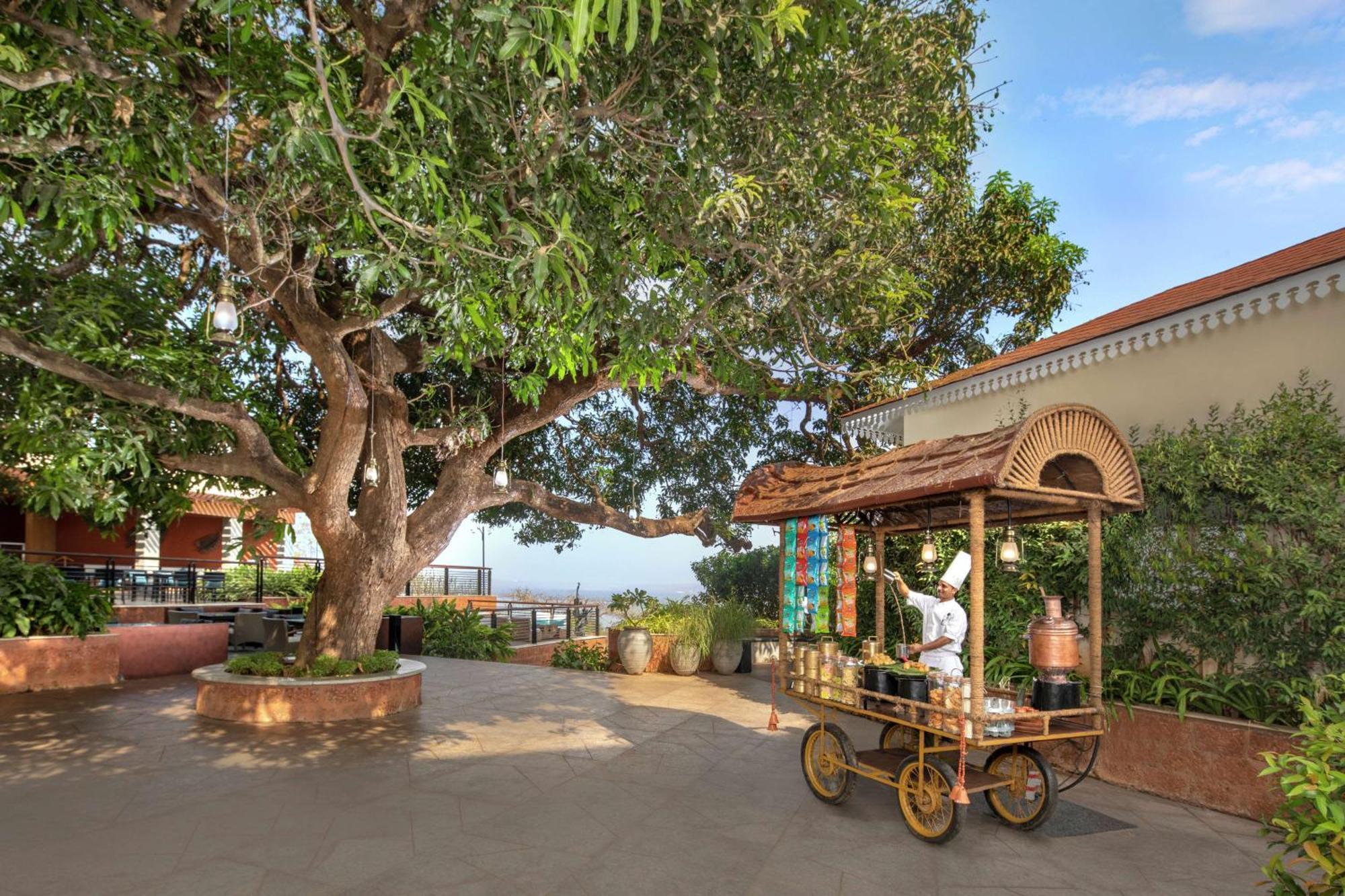 Doubletree By Hilton Goa - Panaji Hotell Eksteriør bilde