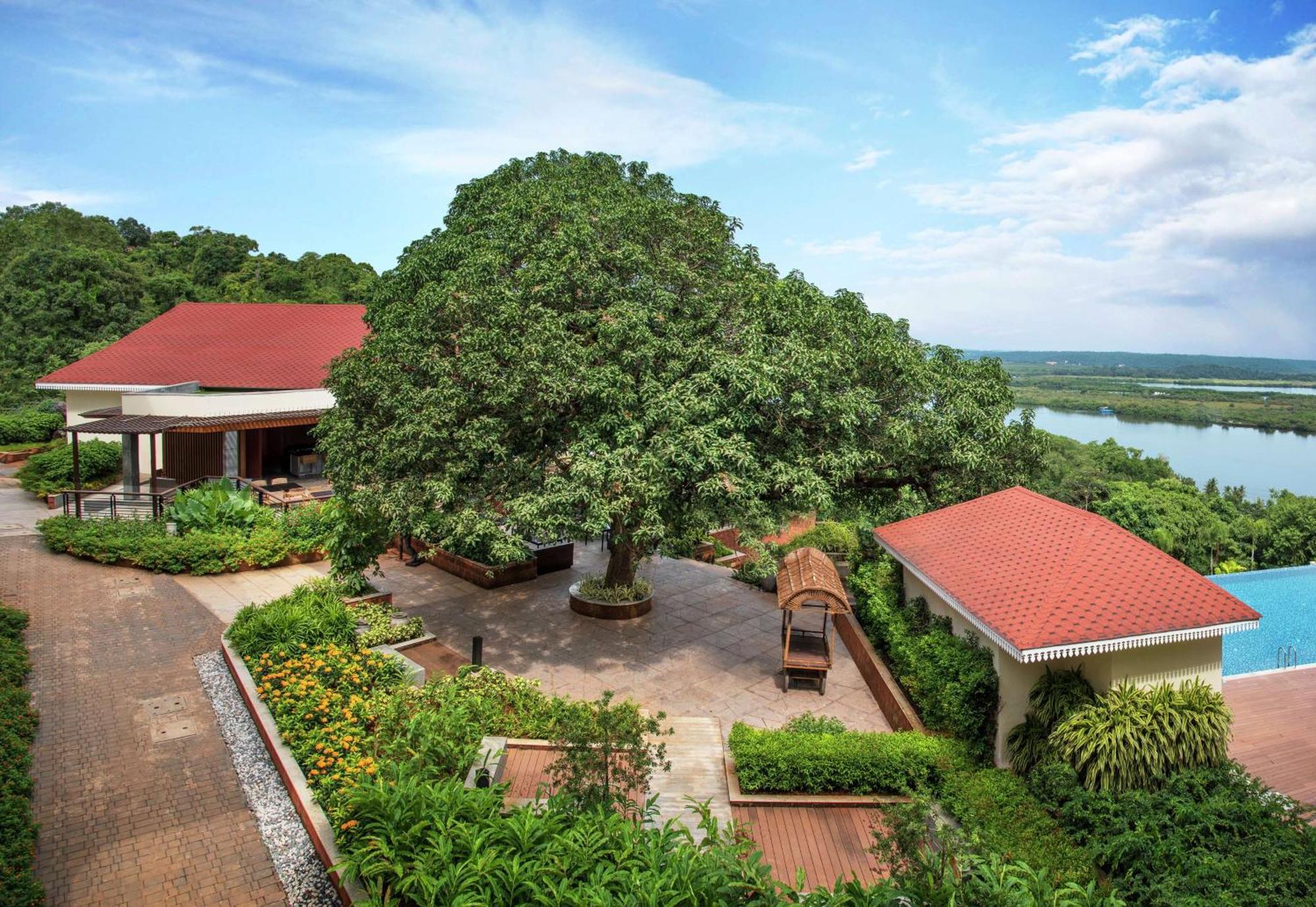 Doubletree By Hilton Goa - Panaji Hotell Eksteriør bilde